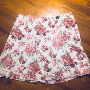 New woman’s size 28 Lane Bryant floral skirt